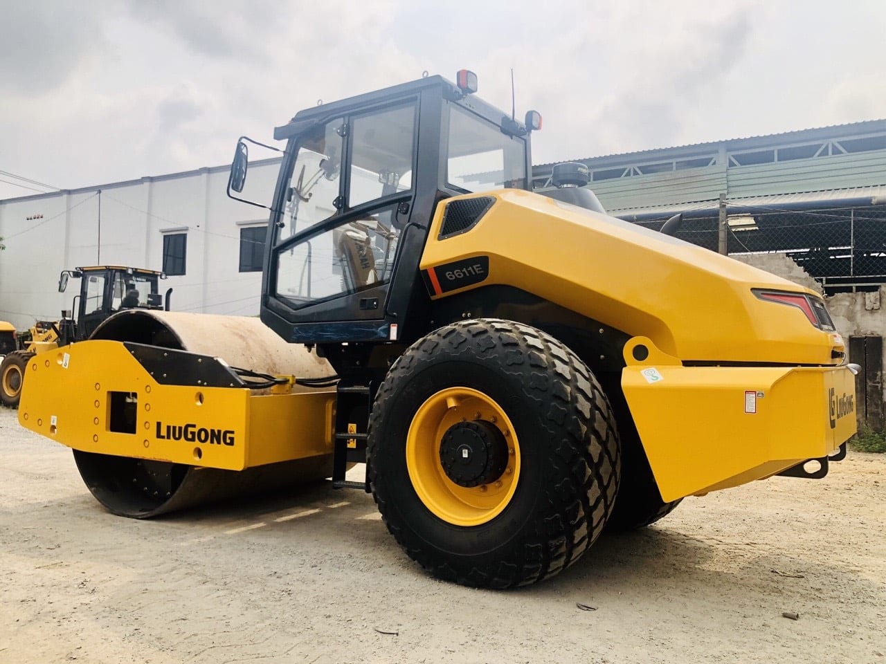 Xe Lu Rung LiuGong CLG6114E - Hiệu Suất Vượt Trội Cho Công Trình